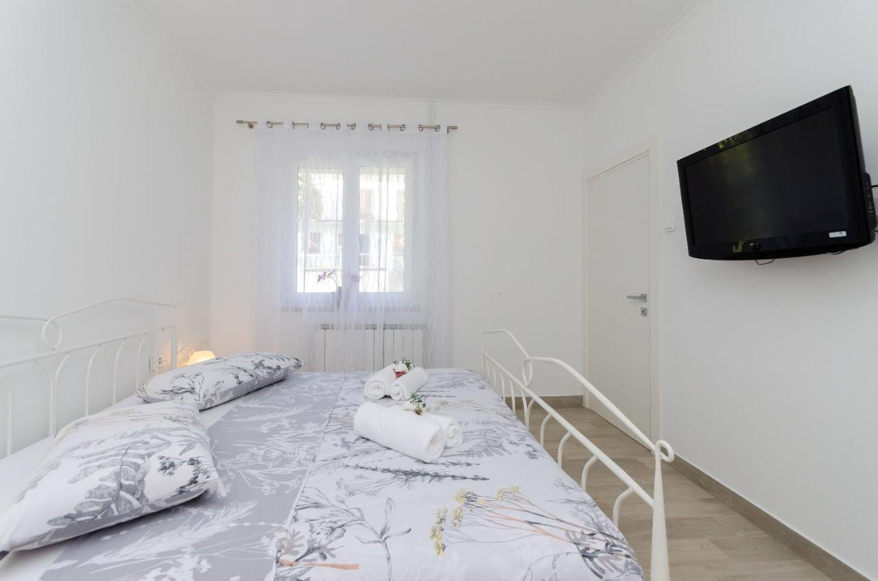 Apartment Zdenko Rovinj Bagian luar foto